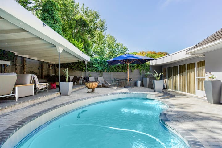 Cedar Three Guest Cottage gallery image 2