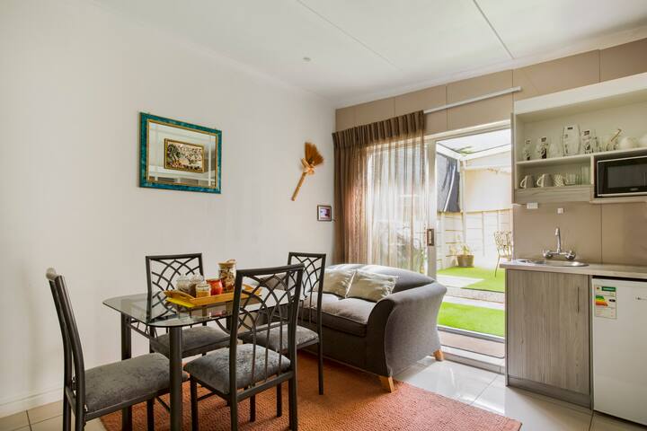 Cedar Three Guest Cottage gallery image 4