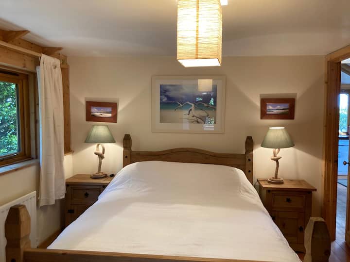 غرفة نوم مزدوجة.