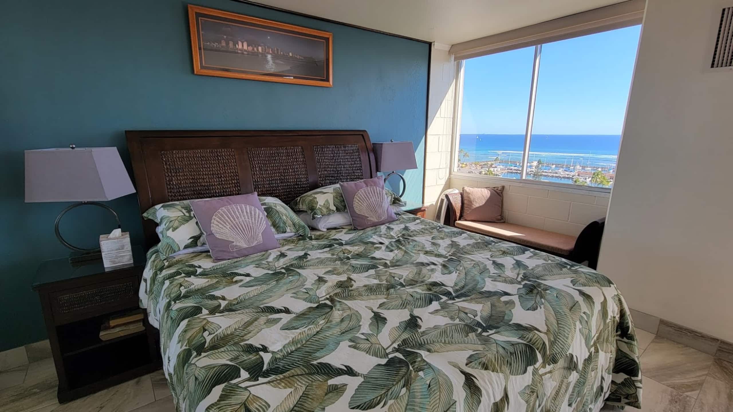 Condo in Honolulu · ★4.73 · 1 bedroom · 2 beds · 1 private bath - Image 5