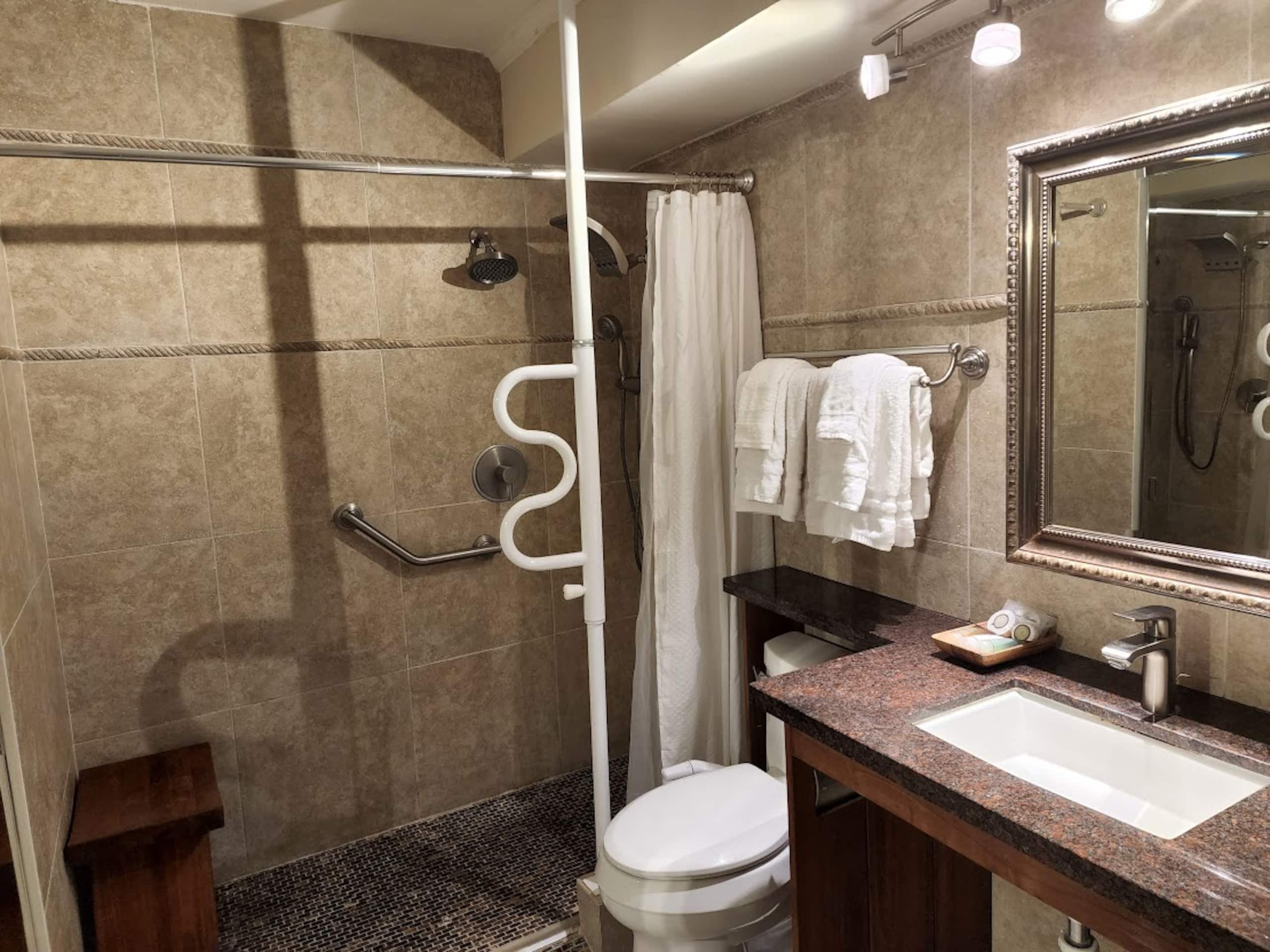 Condo in Honolulu · ★4.73 · 1 bedroom · 2 beds · 1 private bath - Image 22