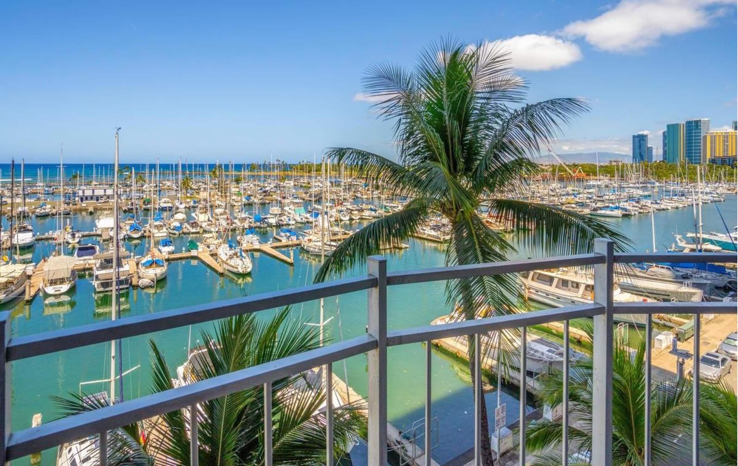 Condo in Honolulu · ★4.73 · 1 bedroom · 2 beds · 1 private bath - Image 8