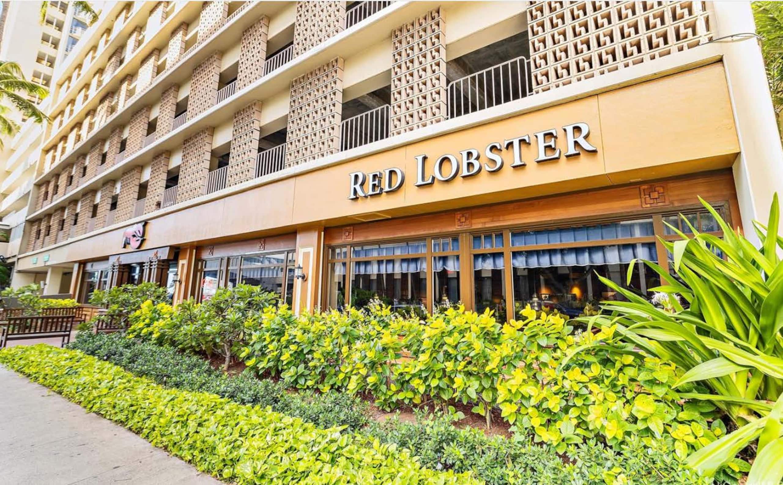 Condo in Honolulu · ★4.73 · 1 bedroom · 2 beds · 1 private bath - Image 26