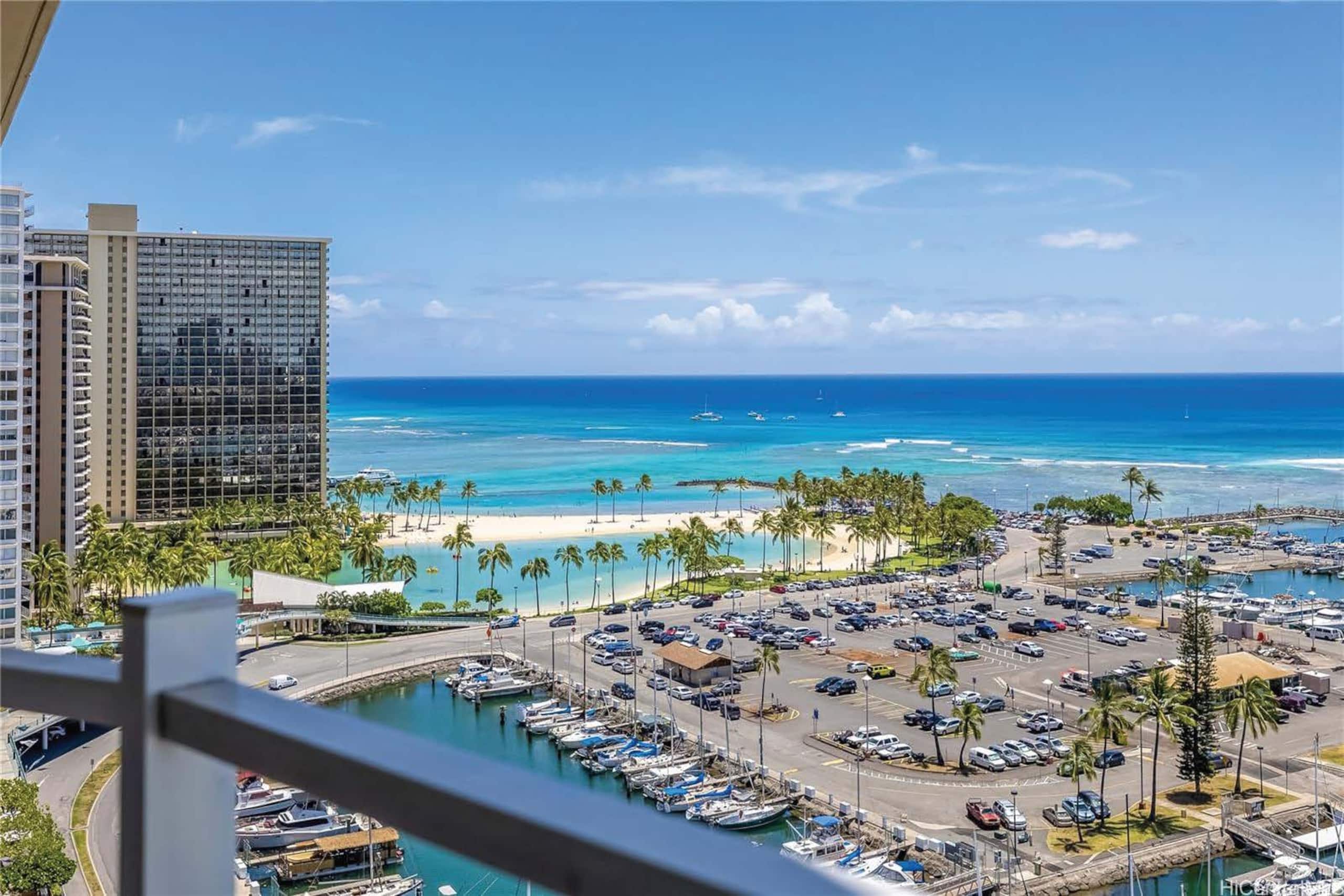 Condo in Honolulu · ★4.73 · 1 bedroom · 2 beds · 1 private bath - Image 20
