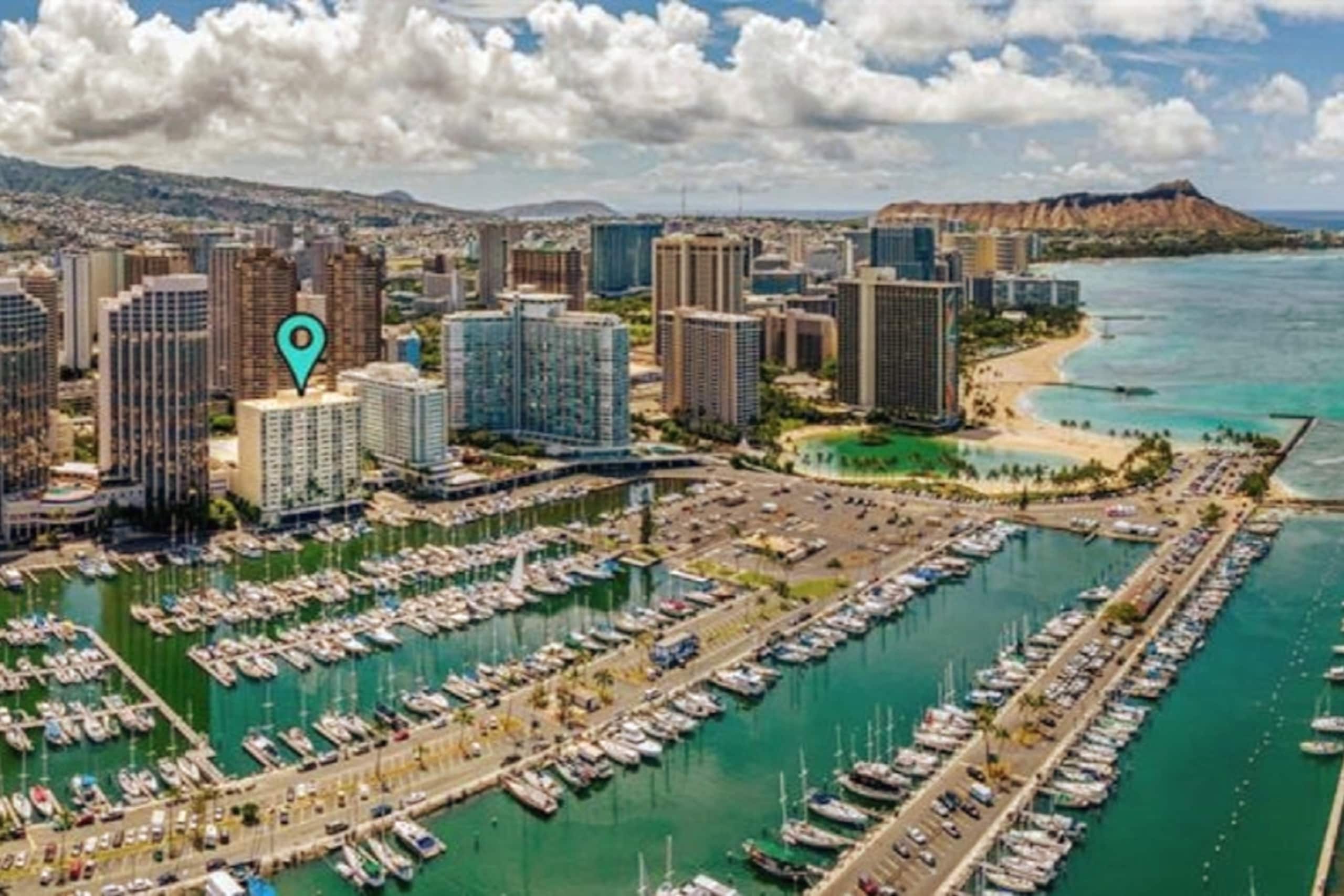 Condo in Honolulu · ★4.73 · 1 bedroom · 2 beds · 1 private bath - Image 14