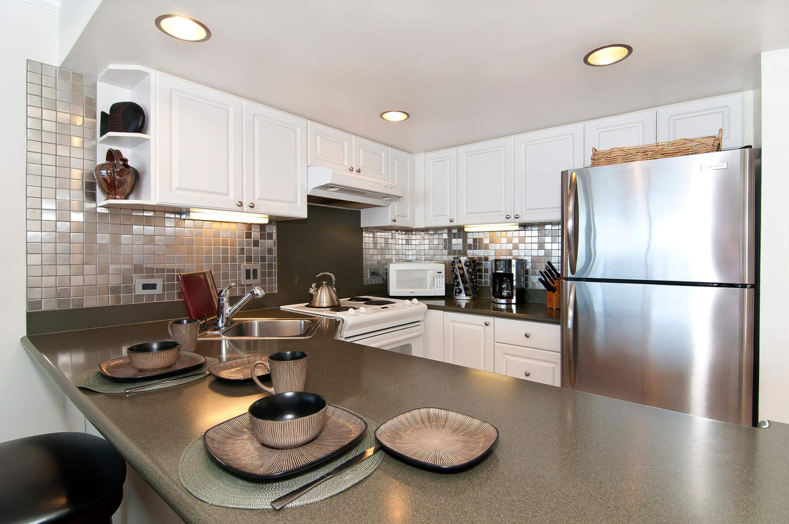 Condo in Honolulu · ★4.73 · 1 bedroom · 2 beds · 1 private bath - Image 3