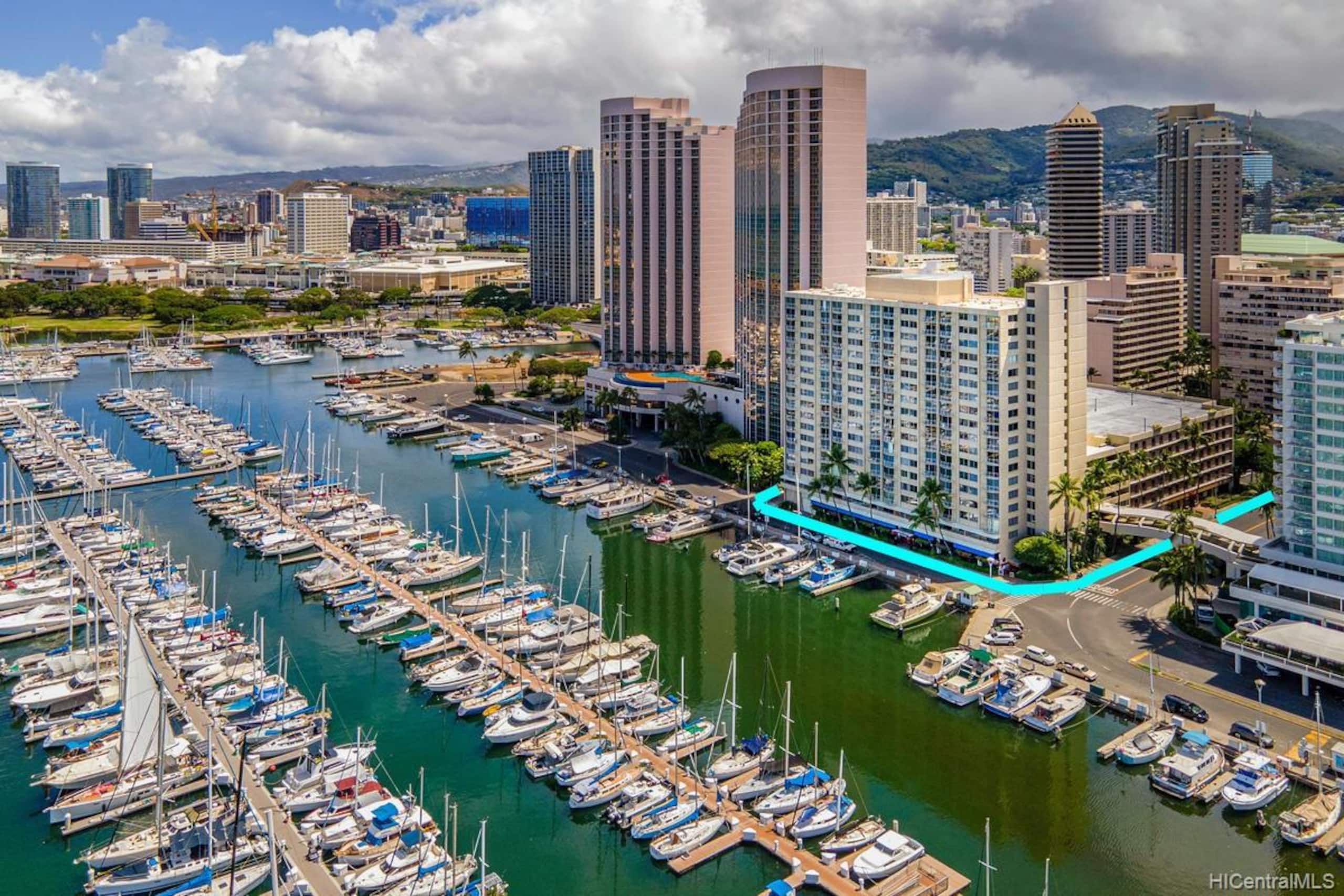 Condo in Honolulu · ★4.73 · 1 bedroom · 2 beds · 1 private bath - Image 18