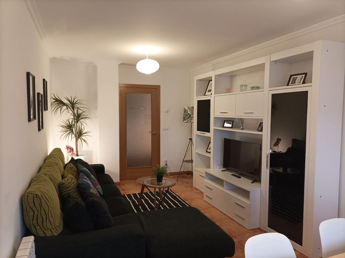 Top Airbnb: Beautiful apartment in Combarro with ocean views in Poio