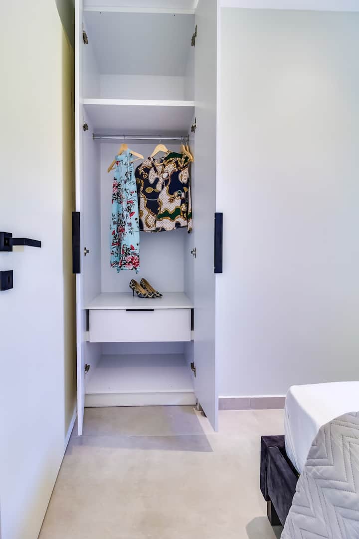 Closet of bedroom 2