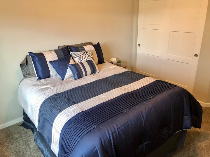 Საძინებელი 2 (საწოლი 152 × 203 სმ, სერტას სახელის ბრენდი)