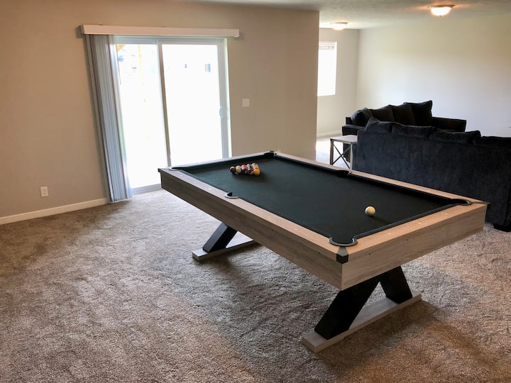 Სარდაფის რეკორდული ოთახის აუზის მაგიდა