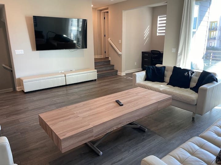 Modern 4 Bedroom Condo With A Pool - Chula Vista, CA