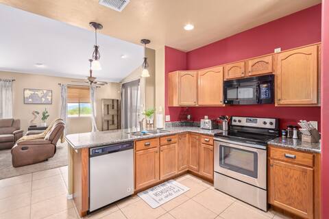 Beautiful Benson Getaway with Hot Tub and VIEWS!!!