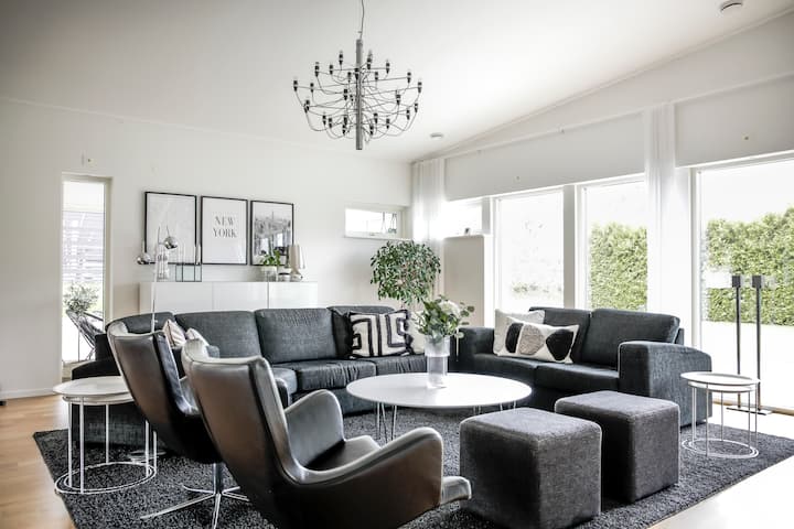 Spacious Home Near Elmia – Perfect for Groups!