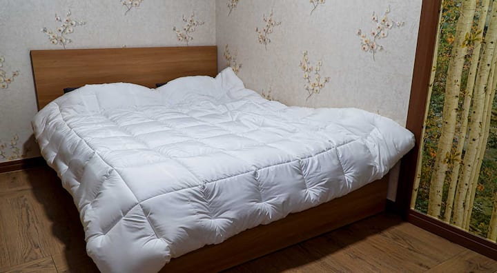 غرفة صغيرة - سرير بحجم كوين