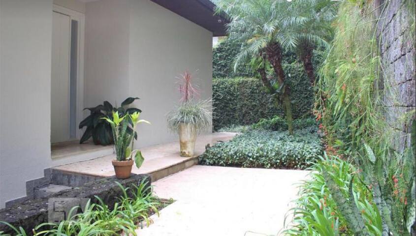 Linda casa em meio a natureza!! gallery image 2