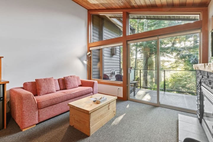 1 Bedroom Deluxe Forest Lodge Suite - The Cabins® - Ucluelet