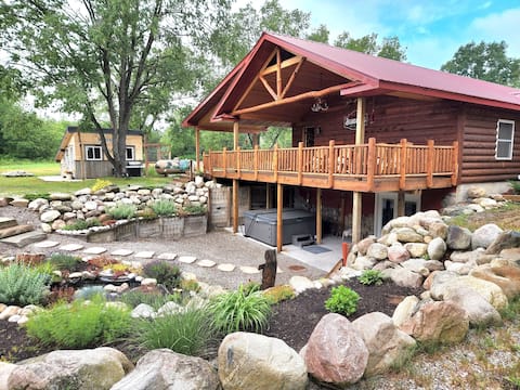 Up North Cabin: Hot Tub on 10 Acres