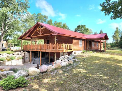 Beautiful Cabin on 10 acres, get ready to relax!