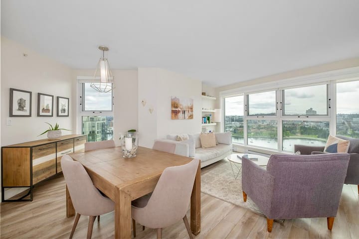 Gorgeous Water Views 1 Bedroom +Den Yaletown Condo - Vancouver