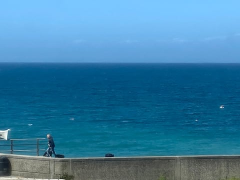 *Luxurious Beach House *
Chesil Beach. Sleeps 6