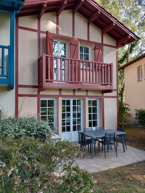 Annonce Airbnb populaire: "le jasmin" near the beach, view of Moliets golf course à Moliets Et Maa