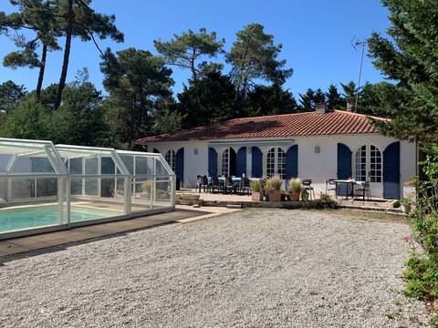 Beautiful Villa in Les Conches with heated pool