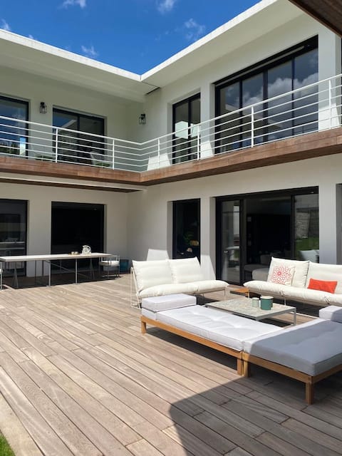 Beautiful villa with swimming pool