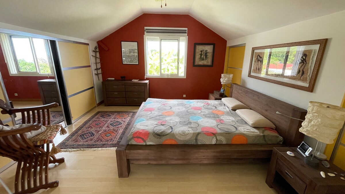 Chumba kikuu cha kulala (ghorofa ya 1)