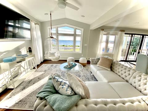Entire lakefront property 6 suites w. hot tub&pool