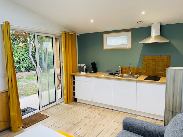 Independent studio in house in Bx Maritime Guest suites for Rent in