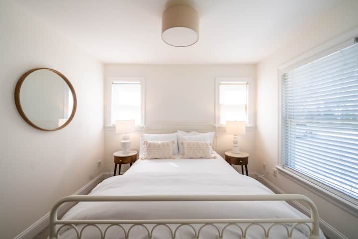 Spavaća soba za goste u prizemlju s bračnim krevetom