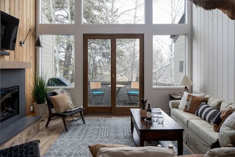 Successful Airbnb property: Relax in mountain modern style in the Aspens! in Moose Wilson Road