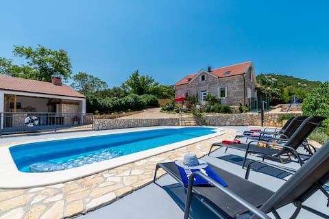 Popular Airbnb listing: Villa Mira Janjina in Općina Janjina