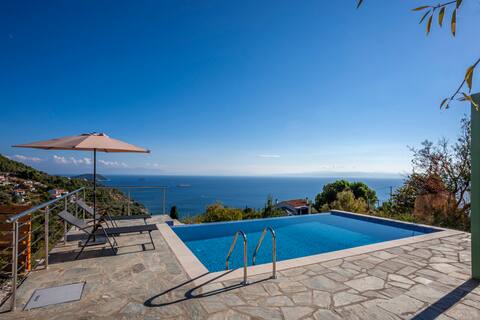 Olea villa 1 bedroom  swimming pool and sea view