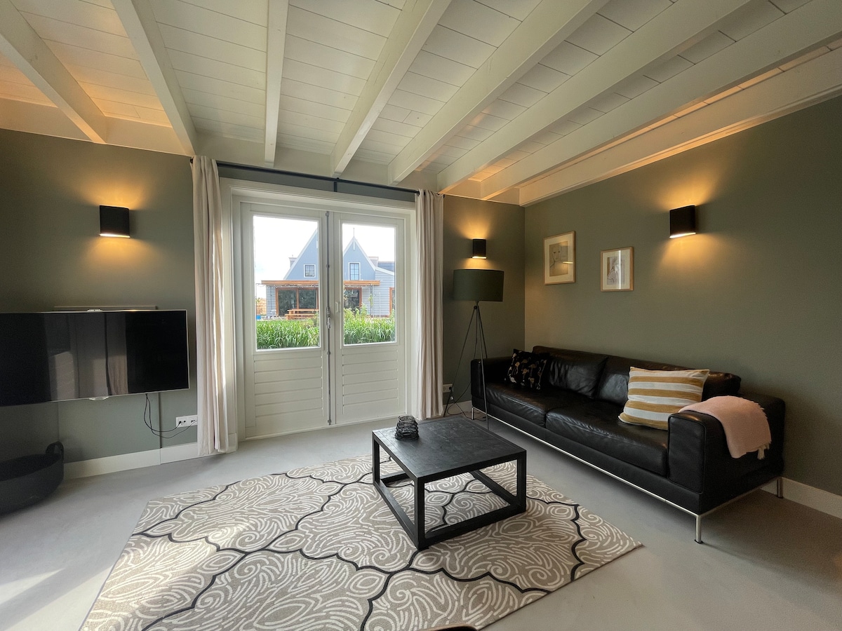Successful Airbnb property: Black Barn. in Noord Holland