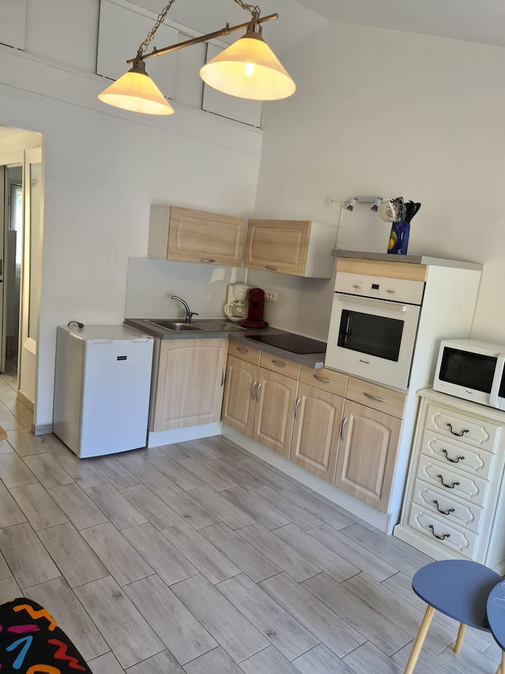 Charmant Logement - Saint-Laurent-des-Arbres