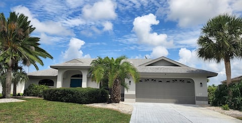 Whispering Palms - Private heated pool and hot tub