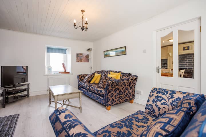 2  Bed & 2 Bathroom House, 5 Mins Walk From Beach - Dingle Peninsula