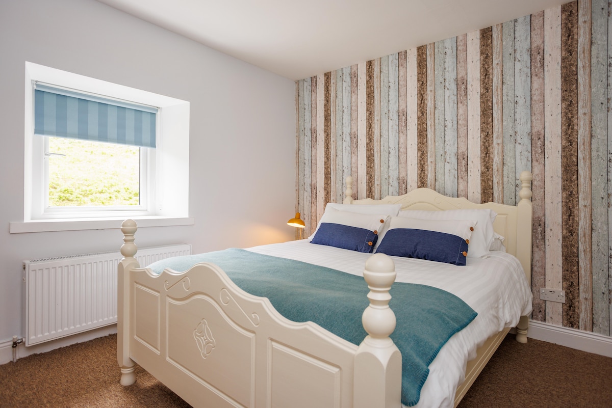 חדר שינה 1 - מיטת קינג סייז.