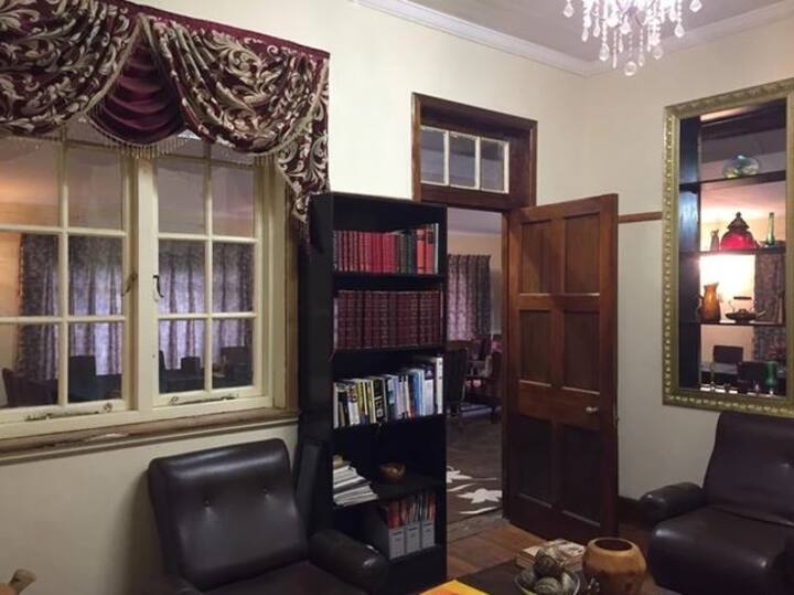 Chateau Salmichele Hartie 4 Bedrooms Farmhouse - Hekpoort