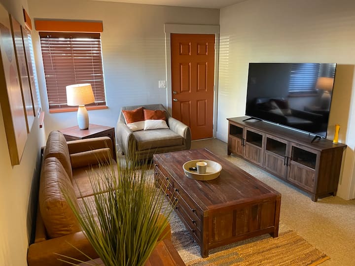 Corner Lot Casita With Great Backyard And Parking - Coronado