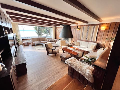 Super central lake view apartment