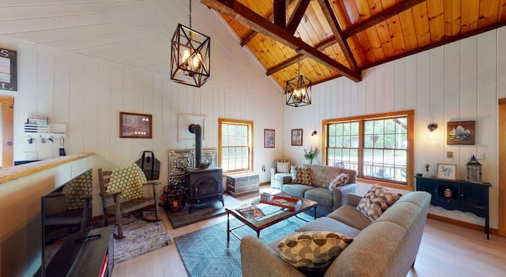 Harmonic Pond Retreat - Cozy And Relaxing Setting - Belfast, ME