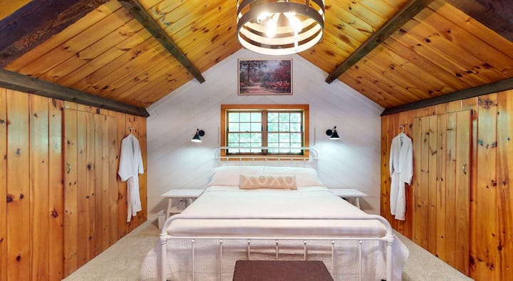 Საძინებელი 1 - ლოფტი/მე-2 სართული  - საწოლი დიდი ხნით