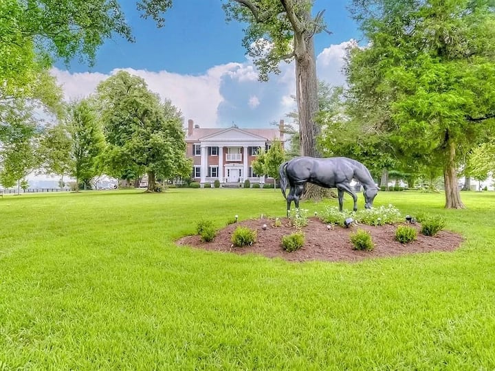 Historic Shelby Manor Jack's Room at Danville, Ky Farm stays for Rent