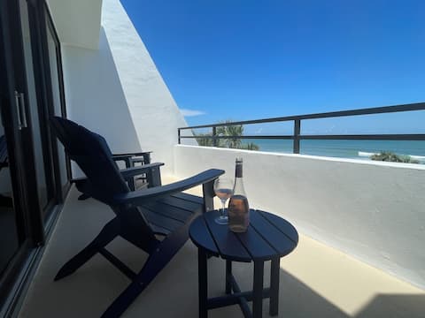 Top Airbnb: Flagler Beach Ocean-View Townhome-Sunrise Surprise in Flagler Beach