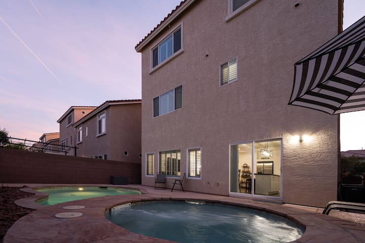 Upscale house near Strip/Airport/Raiders gallery image 2