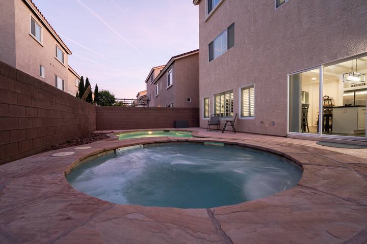 Upscale house near Strip/Airport/Raiders gallery image 3