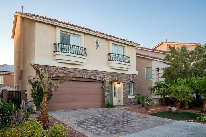 Upscale house near Strip/Airport/Raiders gallery image 4